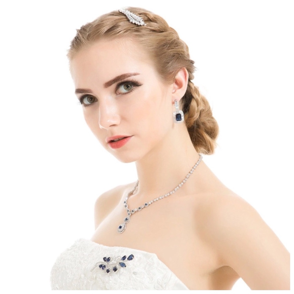 Swarovski Crystals Abriella Blue Earrings - Picture 6 of 6